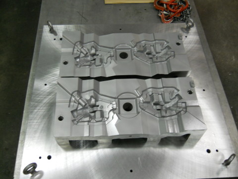 Multiple-Cavity Low Pressure Mold